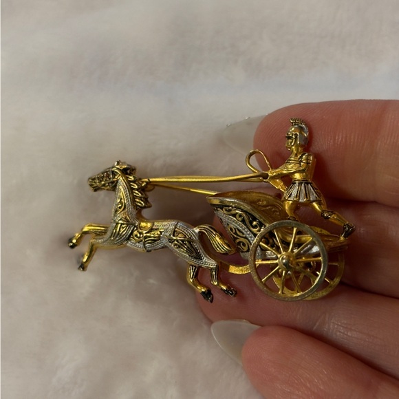 Vintage Gold Silver Black Damascene Roman Chariot Horses Brooch Pin - Picture 2 of 11